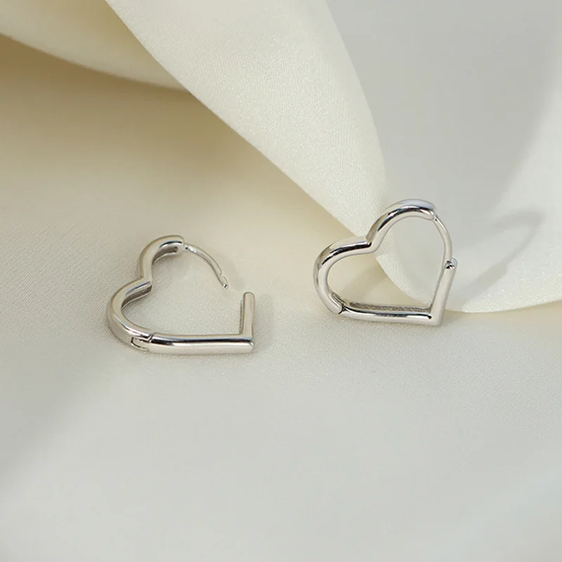 VENTFILLE 925 Sterling Silver Fashion Hollow Love Ear Buckle Ladies Personality Peach Heart-shaped Small Earrings Jewelry Gift