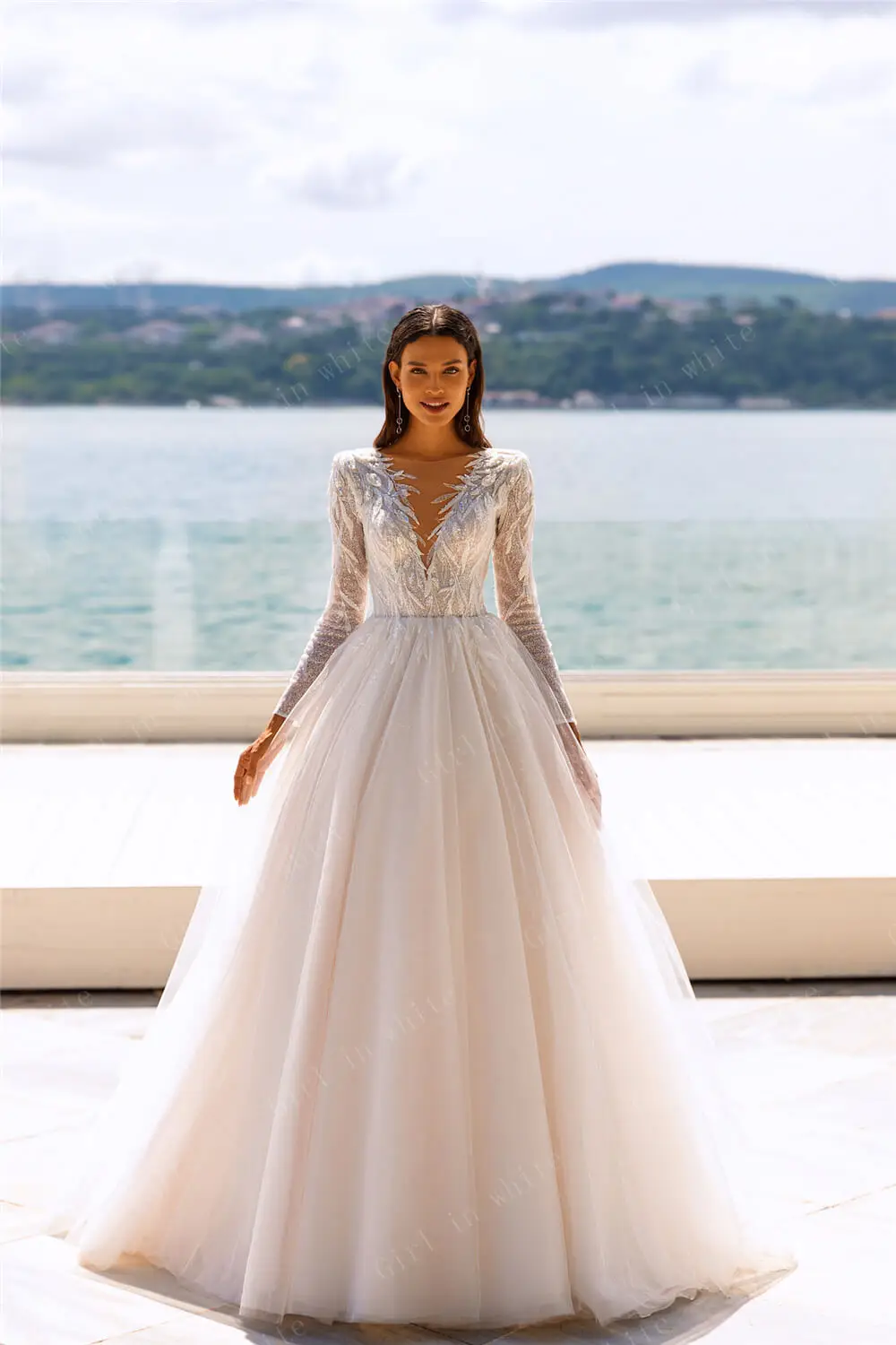 Off White Elegant Lace Wedding Dresses Full Sleeve  Bridal Gowns with Sequins Vestido De Novia A Line Deep V Neck robe de mariée