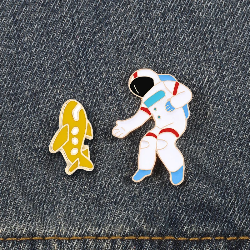 Universe Metal Lapel Pins Astronaut Dinosaur Aircraft Robot Badges Brooches Cartoon Enamel Pin Bag Jackets Jewelry Gift for Kids