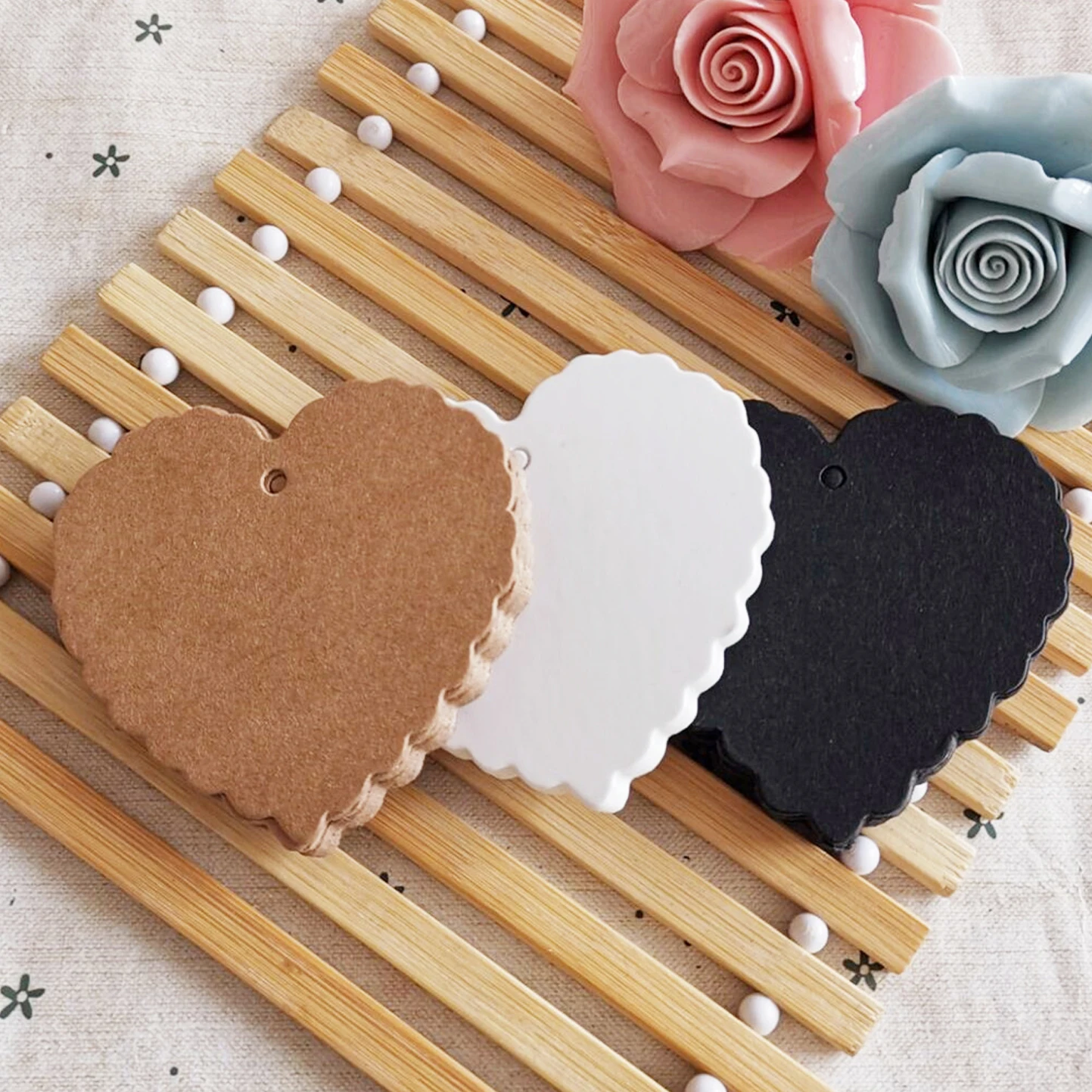 50pcs Round Paper Tag Labels Kraft Paper Cards Love Heart Hang Tags Blank for Jewelry Packaging DIY Couples Lovers Christmas