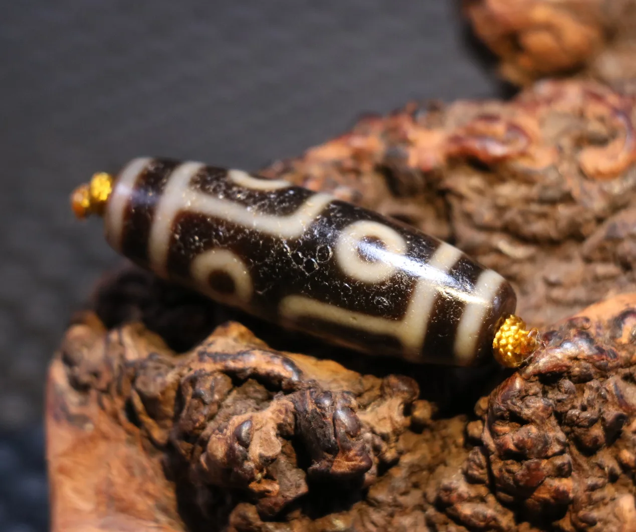 

WOJIACHANPINZUITEBIE Tibetan Old Oily Agate Patina 6 Eye Healthy Element Totem dZi Bead Amulet Timestown UPD22