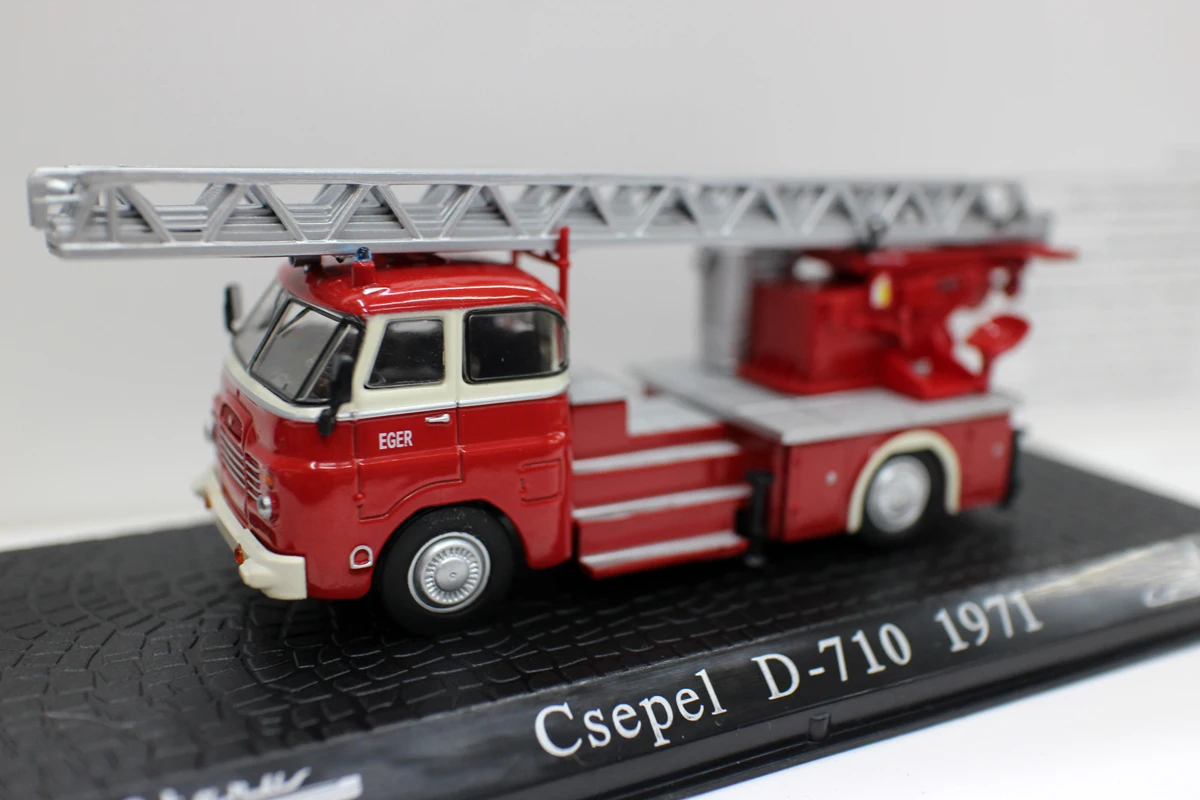 New Atlas Edition Collection 1/72 Csenel D-710 1971 Fire engine truck Fire Vehicle Resin model for Collection display