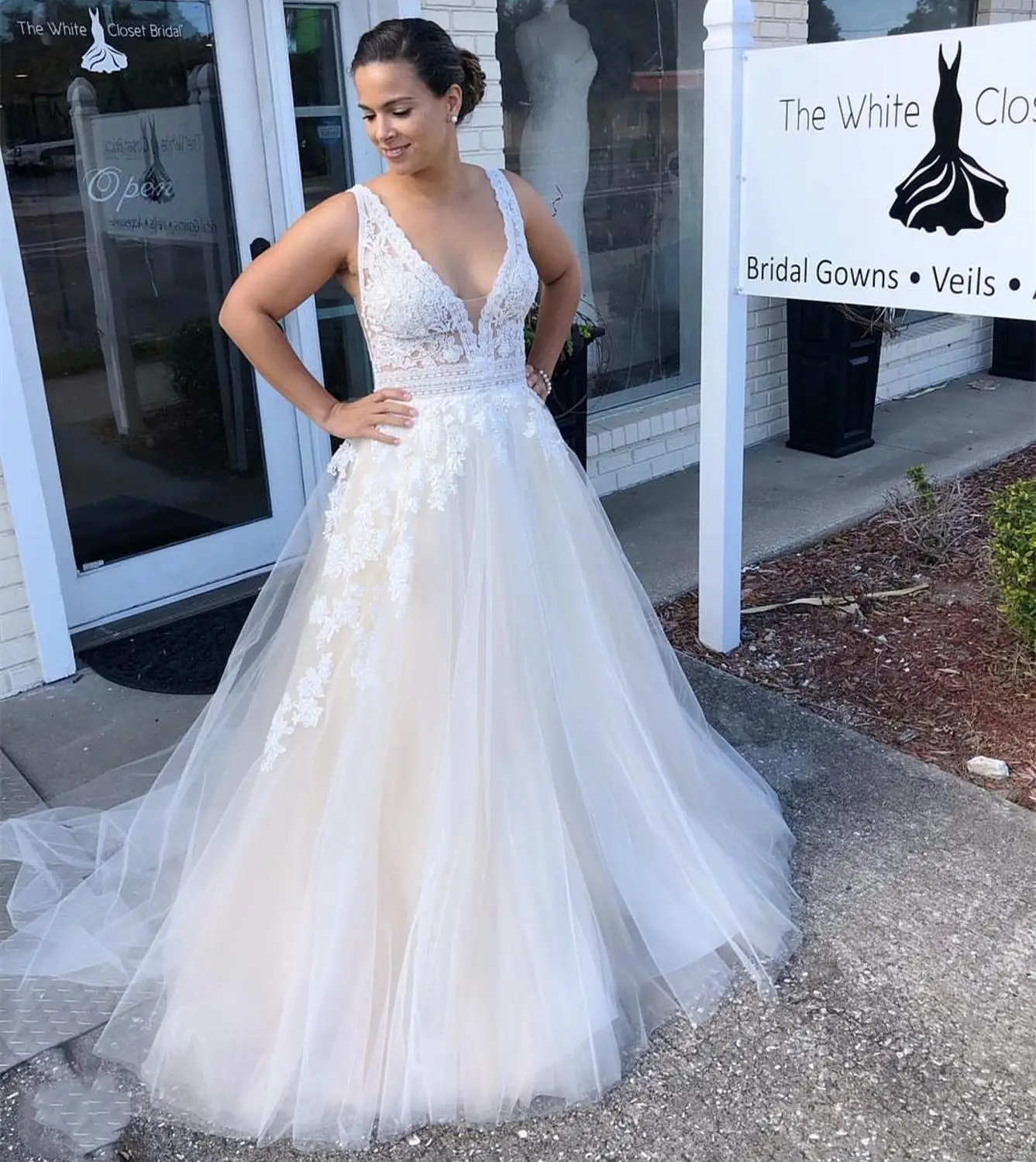 Wedding Dress For Petite Women V-Neck Lace Appliques A-Line Tulle Tank Organza Bridal Gowns High Quality Open Back Cheap  White