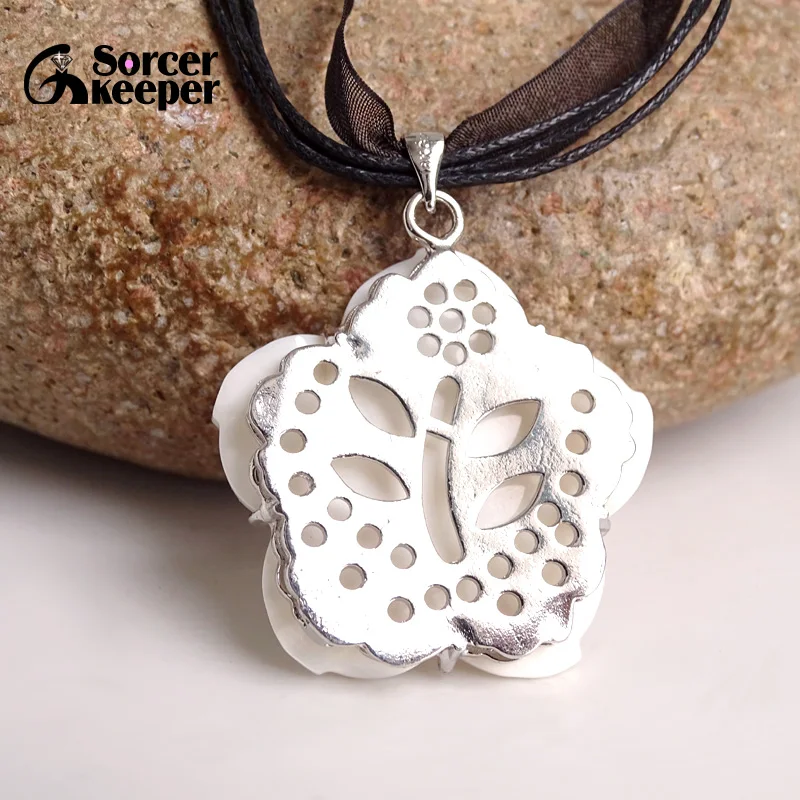 SorcerKeeper Fashion Natural Black Pearl & Hand-carved SeaShell Peach Flower Women Necklaces & Pendants Jewelry BD723