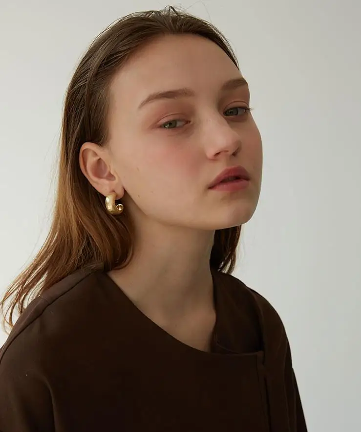 HUANQI Simple Sterling  Vintage Matte Gold Color C-shaped Small Wide Hoop Earrings for Women Girl Party Jewelry