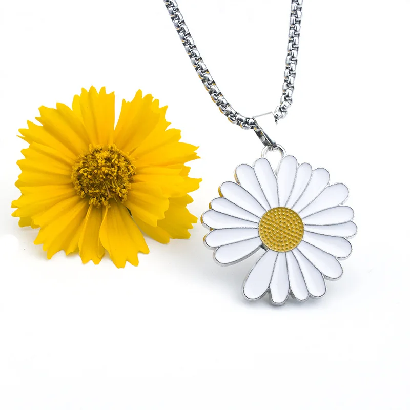 Trendy Elegant Daisy Flower Pendant Necklace Women Men Jewelry Charm Daisy Necklace Korean Popular Gift High Quality Accessories