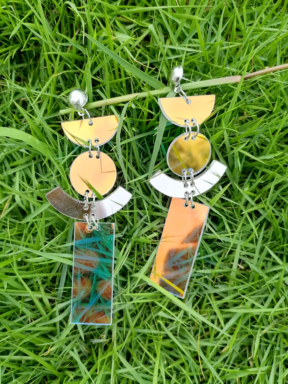 FishSheep Colorful Acrylic Geometric Star Moon Butterfly Drop Earrings For Women Cute Transparent Laser Dangle Earrings Jewelry