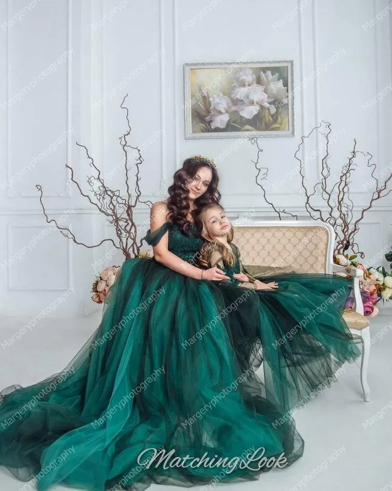 Dark Green Tulle Mom And Kid Dresses Long Length Cap   Sleeves Lace Custom Made Mother And Daughter Photo   Shoot Gown