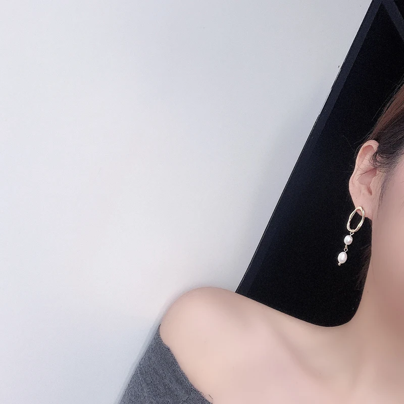Women earrings fashion sense earrings temperament senior asymmetry natural pearl earrings fashion stud earrings image 4