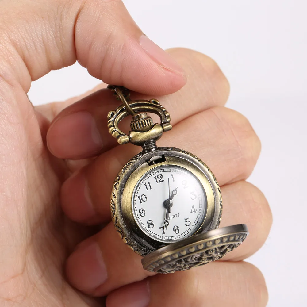 Fashion Vintage Women Pocket Watch Alloy Retro Hollow Out Flowers Pendant Clock Sweater Necklace Chain Watches Lady Gift FOU99