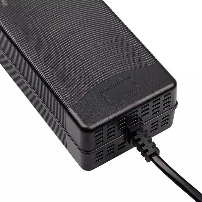 Chargeur de batterie Li-ion 67.2V 2a pour vélo électrique 16S 60V, pour brouette, scooter et monocycle électrique à auto-équilibrage