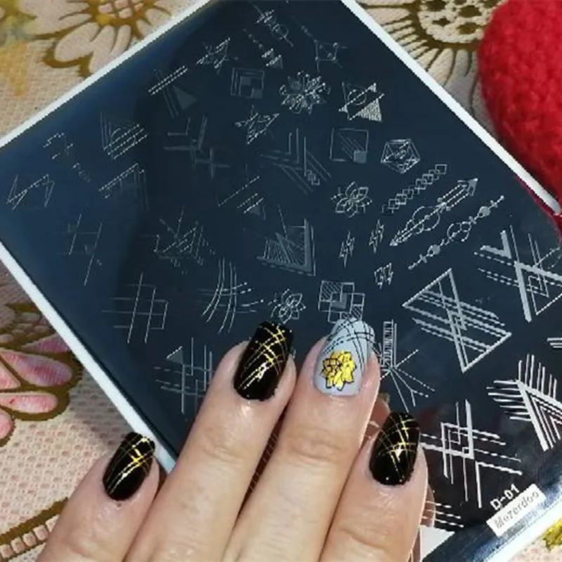 Placa de estampación para arte de uñas, accesorios de manicura, serie triangular de líneas geométricas, cortina de cuentas, plantilla de estampado de imagen, 9,5x14,5 cm