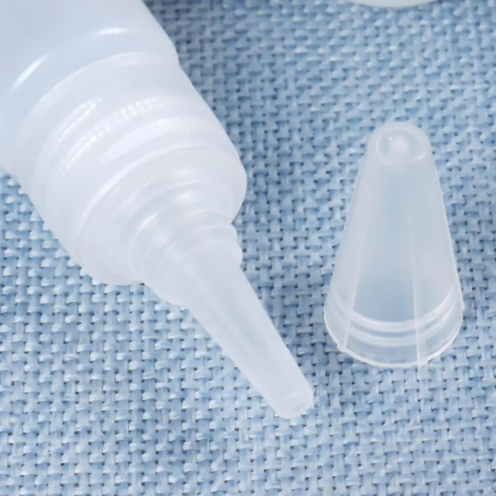 Vidalı kapaklı 10ML/20ML/30ML/50ML boş PE plastik tutkal şişeleri baharat çözeltisi sıkmak sıvı mürekkep yağ damlalıklı şişeler