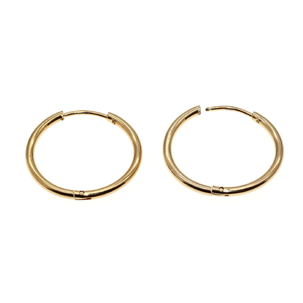 Goldfarbene IP-Beschichtung, 316 Edelstahl, runde, kleine Creolen, 6 mm, verblasst nicht, allergiefrei, klassischer, schlichter Stil. – Detail 8