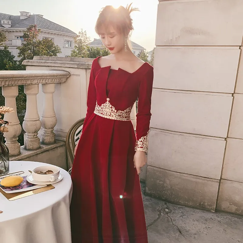 

Off Shoulder Pleated Cheongsam Maxi Burgundy Lady Dress Gown Sexy Square Collar Vintage Embroidery Floral Long Sleeve Vestidos