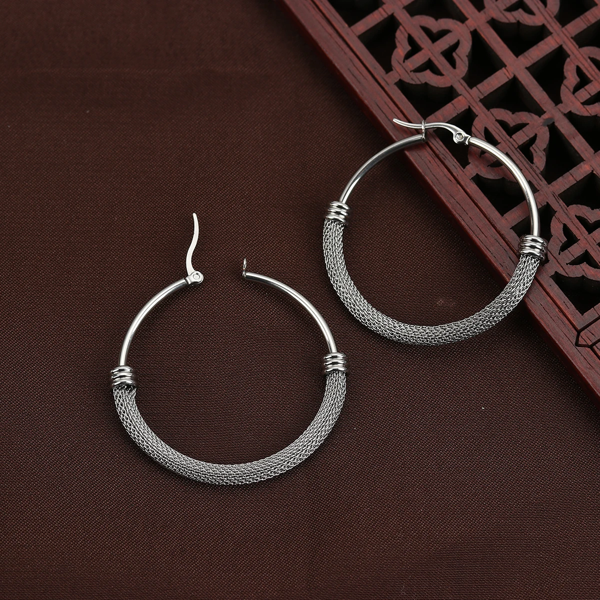 1 Pair 304 Stainless Steel Hoops Earrings Color Round Hollow Net Circle Ring Earrings For Women Man Jewelry Exquisite Ear decor