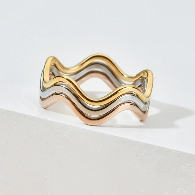 Anillos tipo onda chapados en oro para mujer 3 unidades