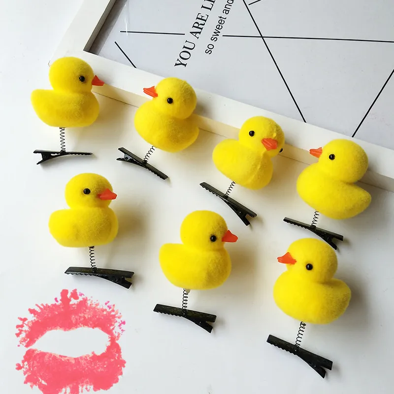 100Pcs/Lot Yellow Duck Toys Hairpins For Kids Girls Love Heart Cute Sway Headdress Decoration Clip Toys