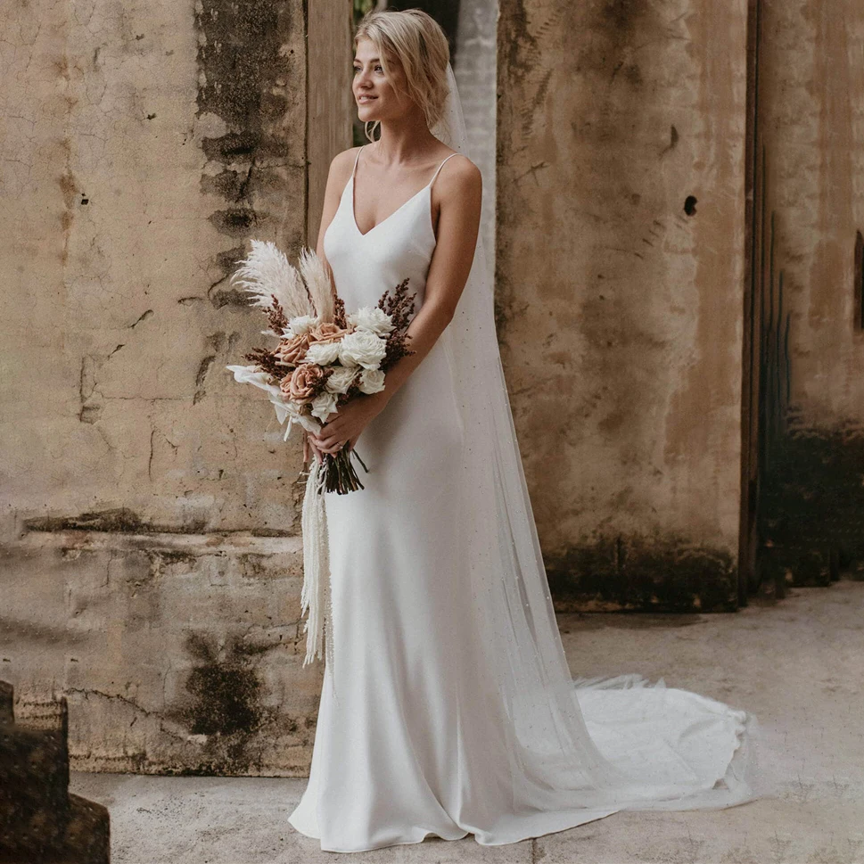 Cintas de espaguete cetim crepe vestidos de casamento fotos reais com decote em v praia sereia barato aberto volta simples vestido de noiva personalizado