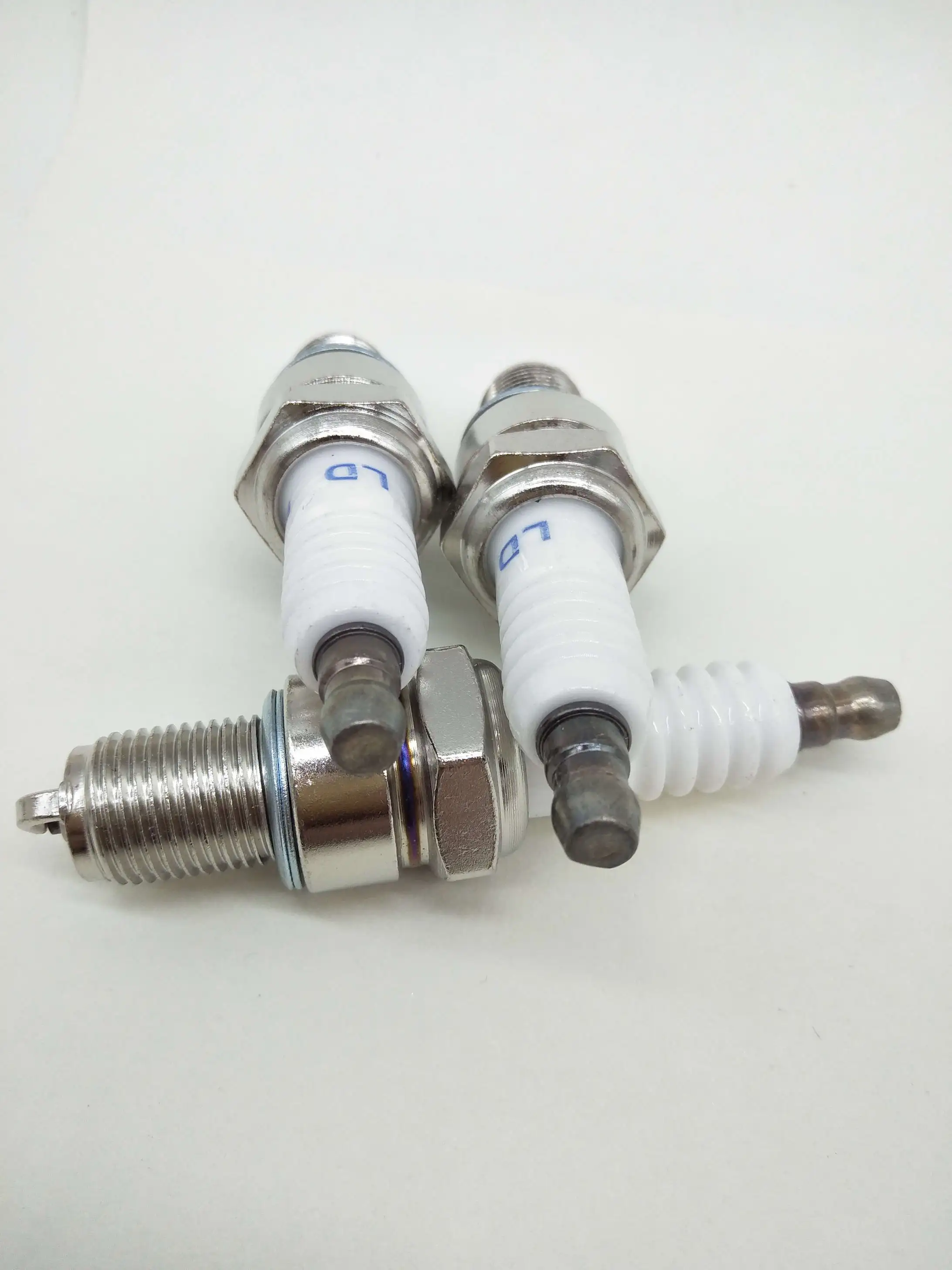 A548 Spark Plugs High Performance F7TC Lengthen Replacement Fit For Honda Suzuki Yamaha Motor Spark Plug F7TC Lengthen