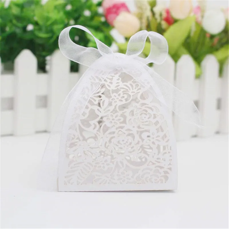 30 50pcs 레이저 컷 꽃 웨딩 사탕 상자 포장 초콜릿 쿠키 상자 웨딩 생일 크리스마스 파티 장식 선물 상자