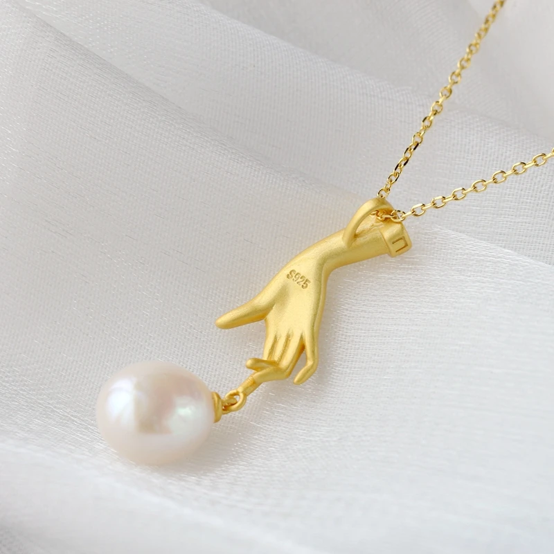 Delicate Elegance Hands in jewelry 18K Gold Plated Pendant Inlaid Natural Baroque Pearl 925 Sterling Silver Pendant Lady Gift
