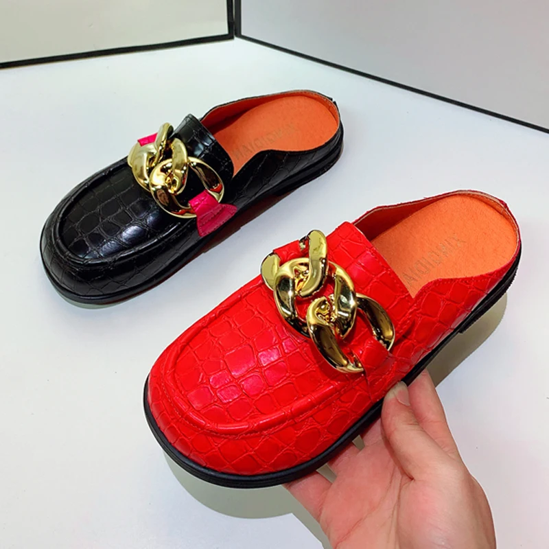 Summer Women Slipper Low Heels Casual Slides Flip Flop Round Toe New Arrival Brand Design Gold Chain Closed Slip On Shoes Mulles