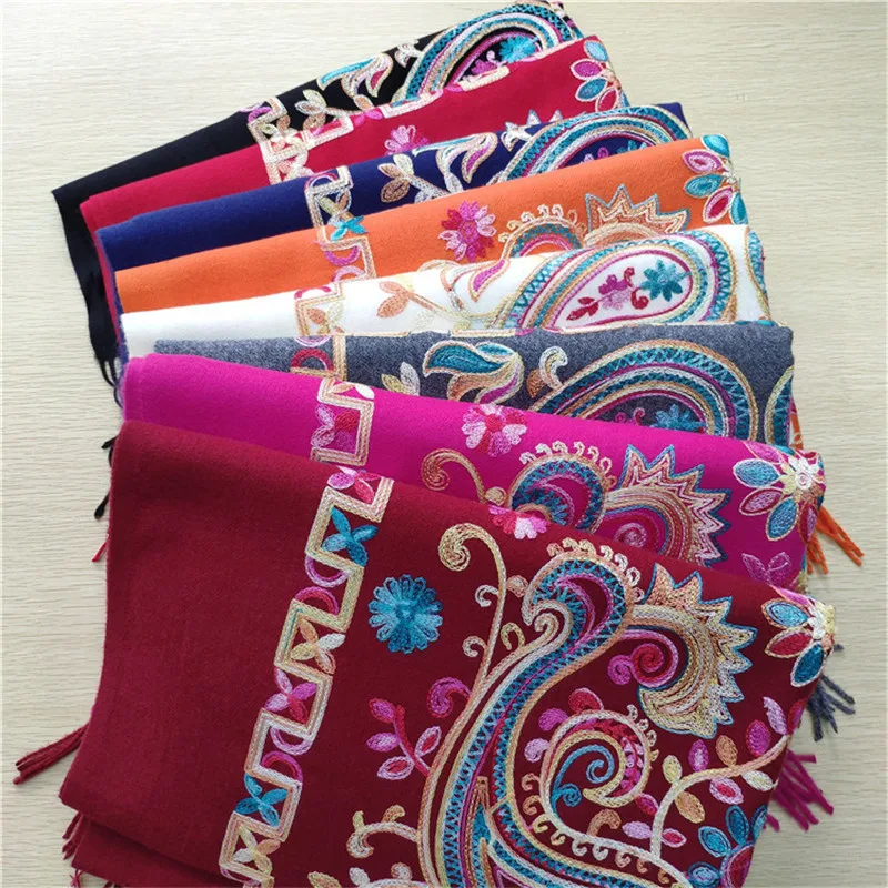 2023 Winter Frauen Stickerei Kaschmir Schal Paisley Pashmina Schal Damen Warme Decke Schals Nationalen Fransen Foulard Wraps