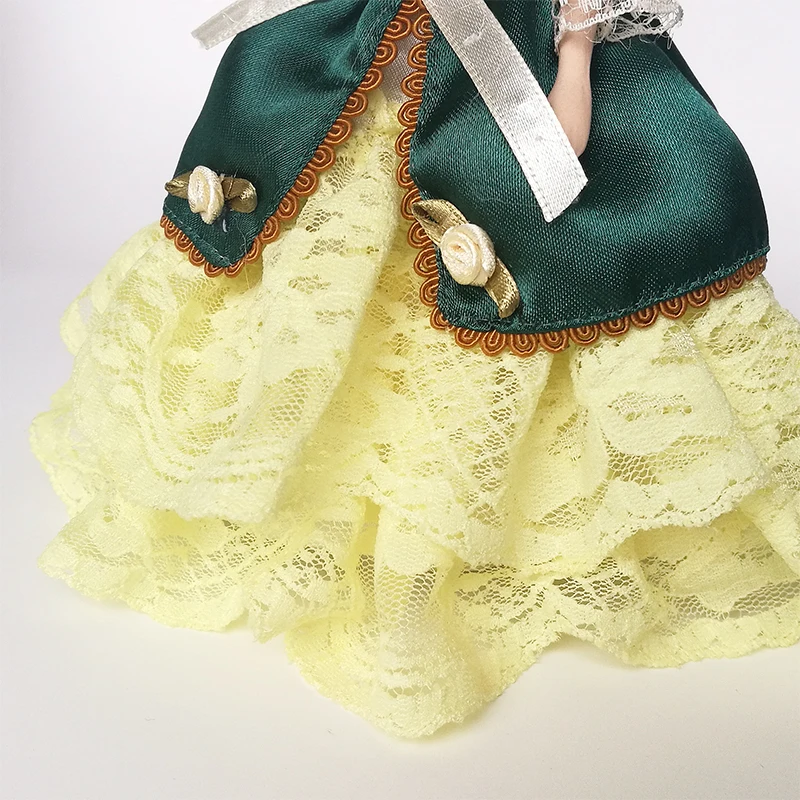 1/12 Dollhouse Miniature Porcelain Victorian Doll Model Green Dress Miss Lady PP007B