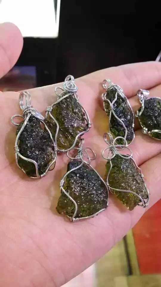 Hot Sale A++ Natural Moldavite green aerolites crystal stone pendant energy apotropaic4g-6g/ lot+ free rope Unique Necklace