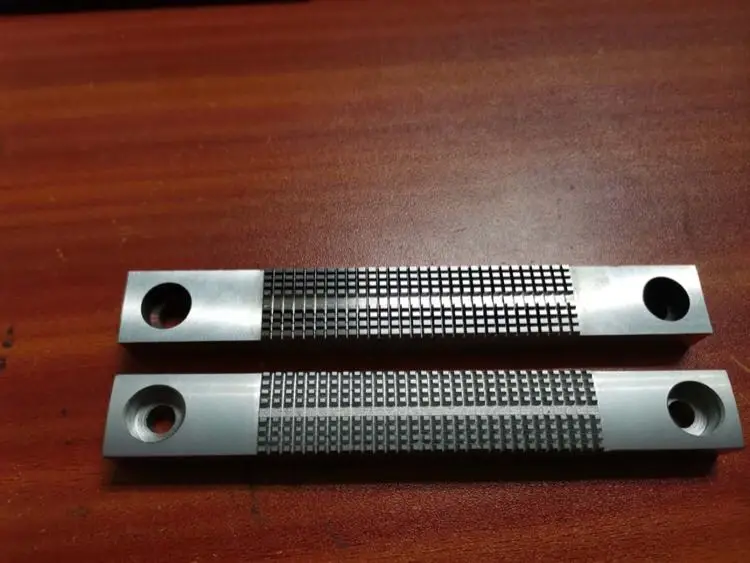 ثلاثة أجيال من أجزاء آلة قناع الطائرة ، عجلة النقش الطولية ، رف ، قالب لحام ، قالب الأسنان