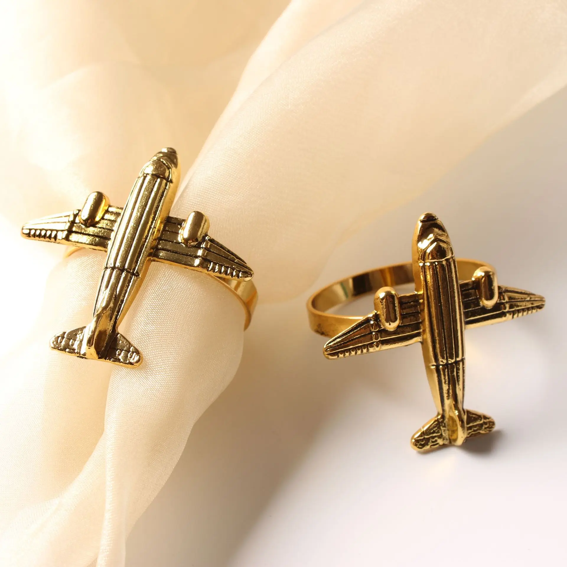 

10pcs/lot Modern aircraft napkin ring transportation napkin ring hotel set table alloy napkin buckle wedding supplies