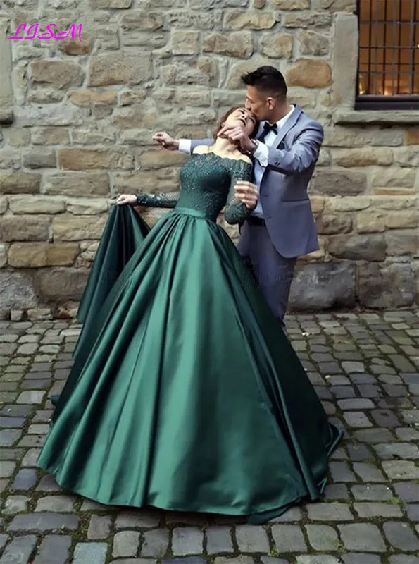 Elegant Muslim Long Sleeves Lace Emerald Green Evening Dresses Off the Shoulder Satin Formal Dress Party Ball Gowns