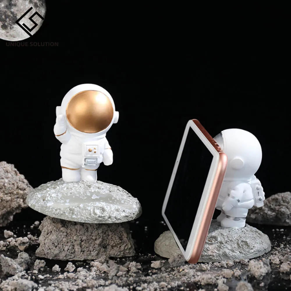 Nordic Resin Creative Astronaut Sculpture Figurine Store Craft Desk Home Decoration Accessories Modern Birthday Gift Cartoon