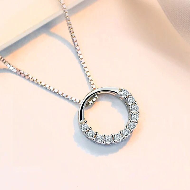 925 Sterling Silber Runde Zirkon-Anhänger-Halsketten für Damen, modischer edler Schmuck, halb mit Strasssteinen besetzte glänzende Kreis-Schlüsselbeinkette – Detail 6