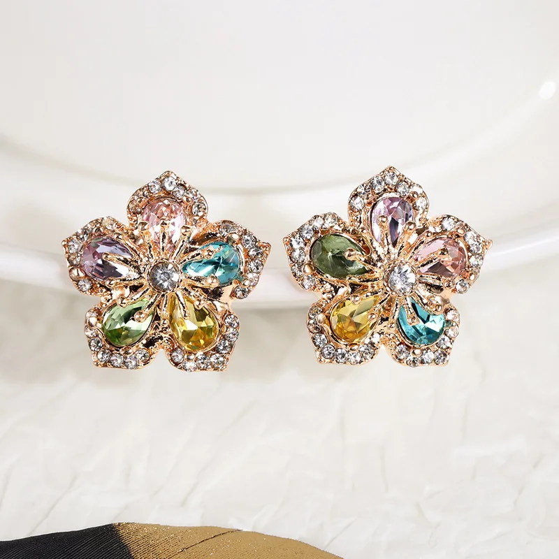 Female Luxury Crystal Zircon Stud Earrings Vintage Flowers Christmas Snowflakes Temperament Earrings Girl New Year Jewelry Gifts