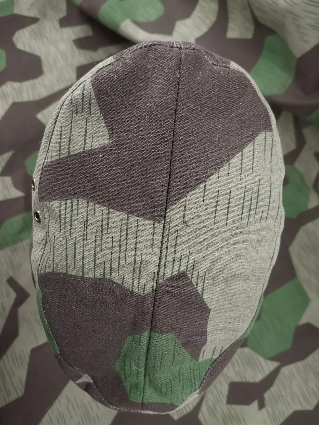 WW2 E.M.D German  .M43  hat .  Camouflage WH