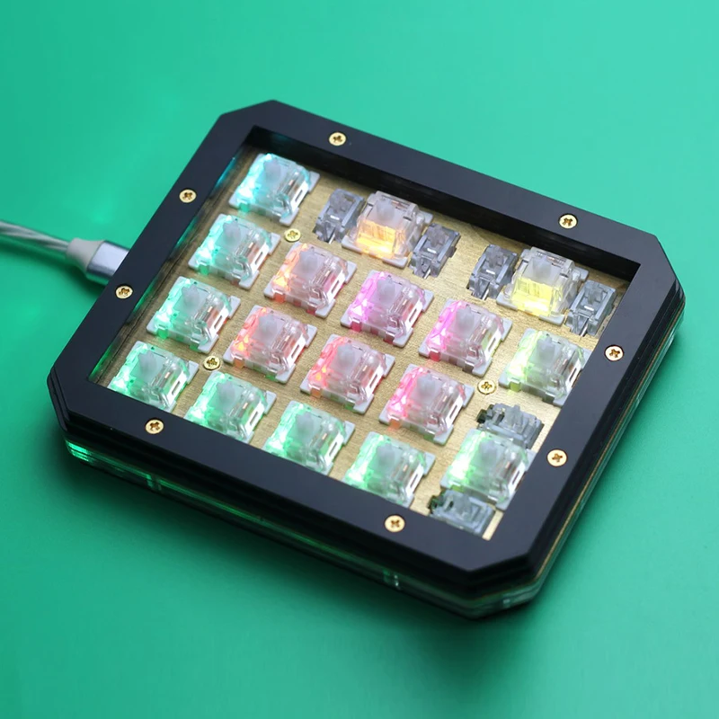 New QMK / VIA Macro Keyboard Mini Standard Numpad Mechanical Gaming Keypao Num New 17Keys with backlight RGB Copper Type C Cable