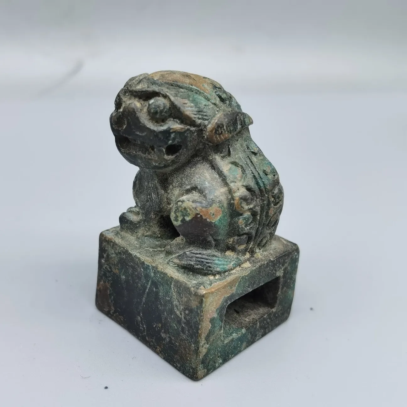 

Collection of exquisite Chinese old bronze lion statue seal home decoration ornaments