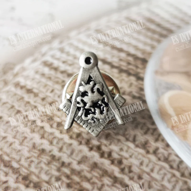 Masonic Lapel Pins Freemasonry Badge Mason Freemason BLM42 Antic Silver Knight Zinc Alloy Size 1.2*1.6cm Symbol Gift Accessory