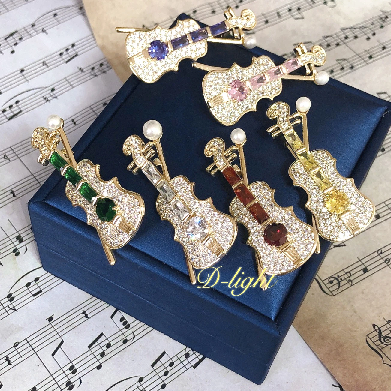 Top Hot Luxury Violin Brooch Zircon Crystal Music Play Lapel Jewelry Pin Suit Collar Party Concert Men Women Gift Accessory