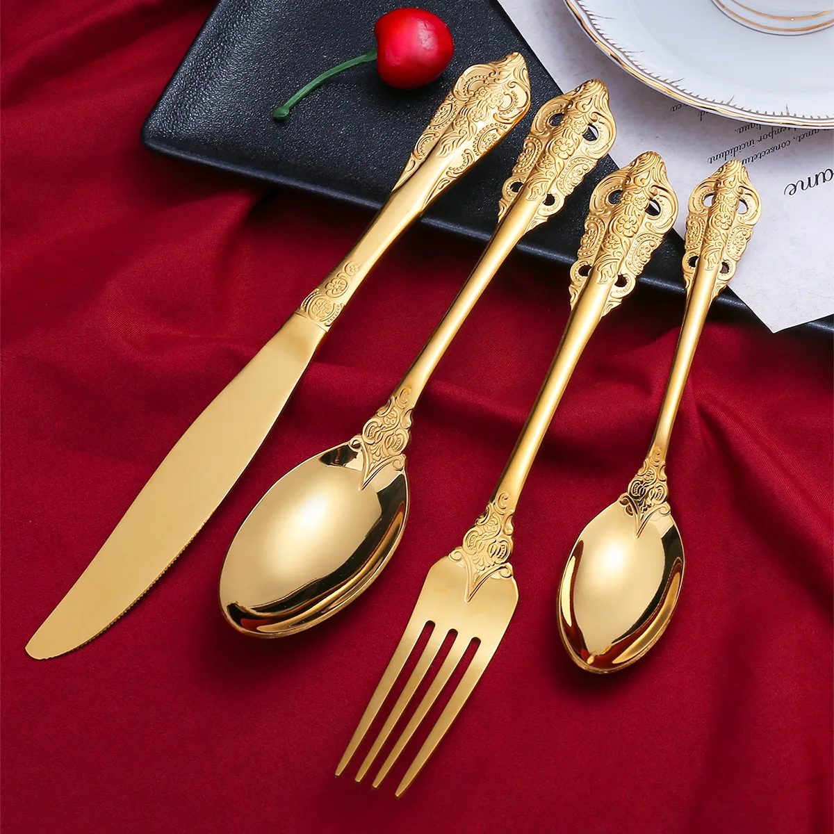 24pcs Stainless Steel Dinnerware Set Gold Cutlery Fork Royal Knives Kitchen Tea Spoon Western Dinner Tableware Flatware Gift