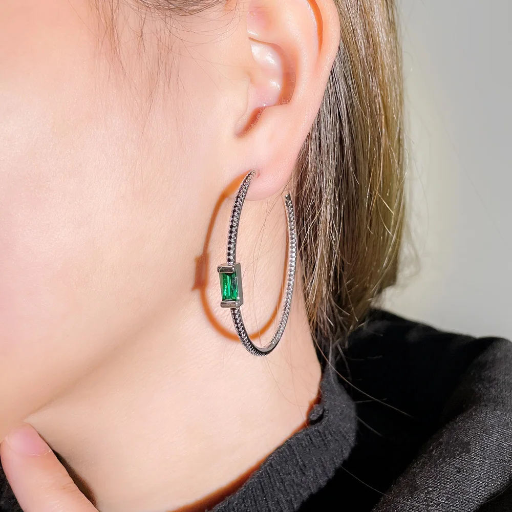 CWWZircons Neue trendige, große, dünne, runde Creolen mit schwarzen und grünen Zirkonia-Steinen für Damen, Party-Schmuck, Großhandel E0761 – Detail 3