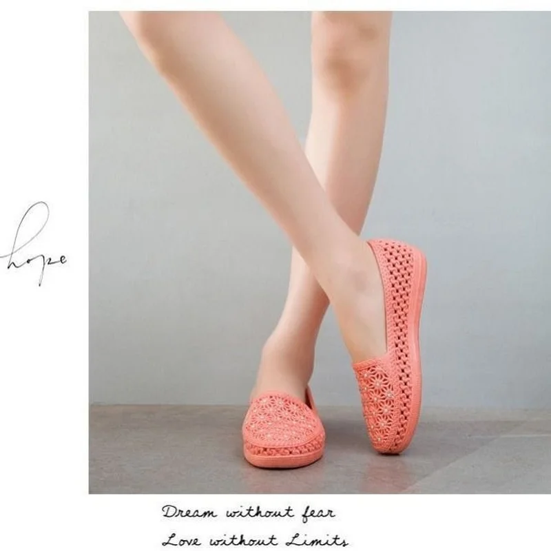 Sandali vuoti estivi scarpe con foro traspiranti leggere scarpe da madre sandali morbidi piatti sandali da donna per donna regalo mamma