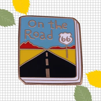 Jack Kerouac na drodze emaliowana szpilka podążaj wzdłuż trasy 66 w kierunku napojów seks i szarlotka z lodami w broszce na drodze