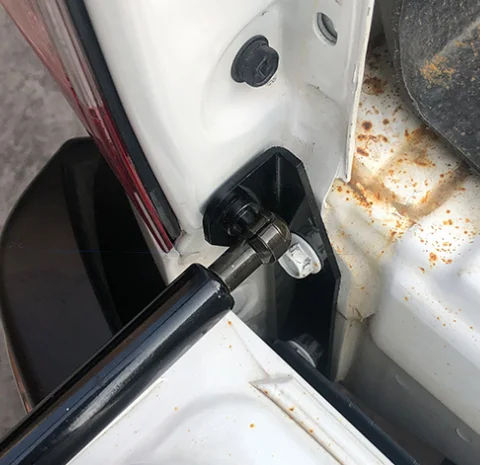 Imagen 2 del producto 2 uds asistencia de choque para portón trasero para Nissan NP300 Navara 2014-2023 para Renault Alaska desaceleración fácil soporte amortiguador puntales