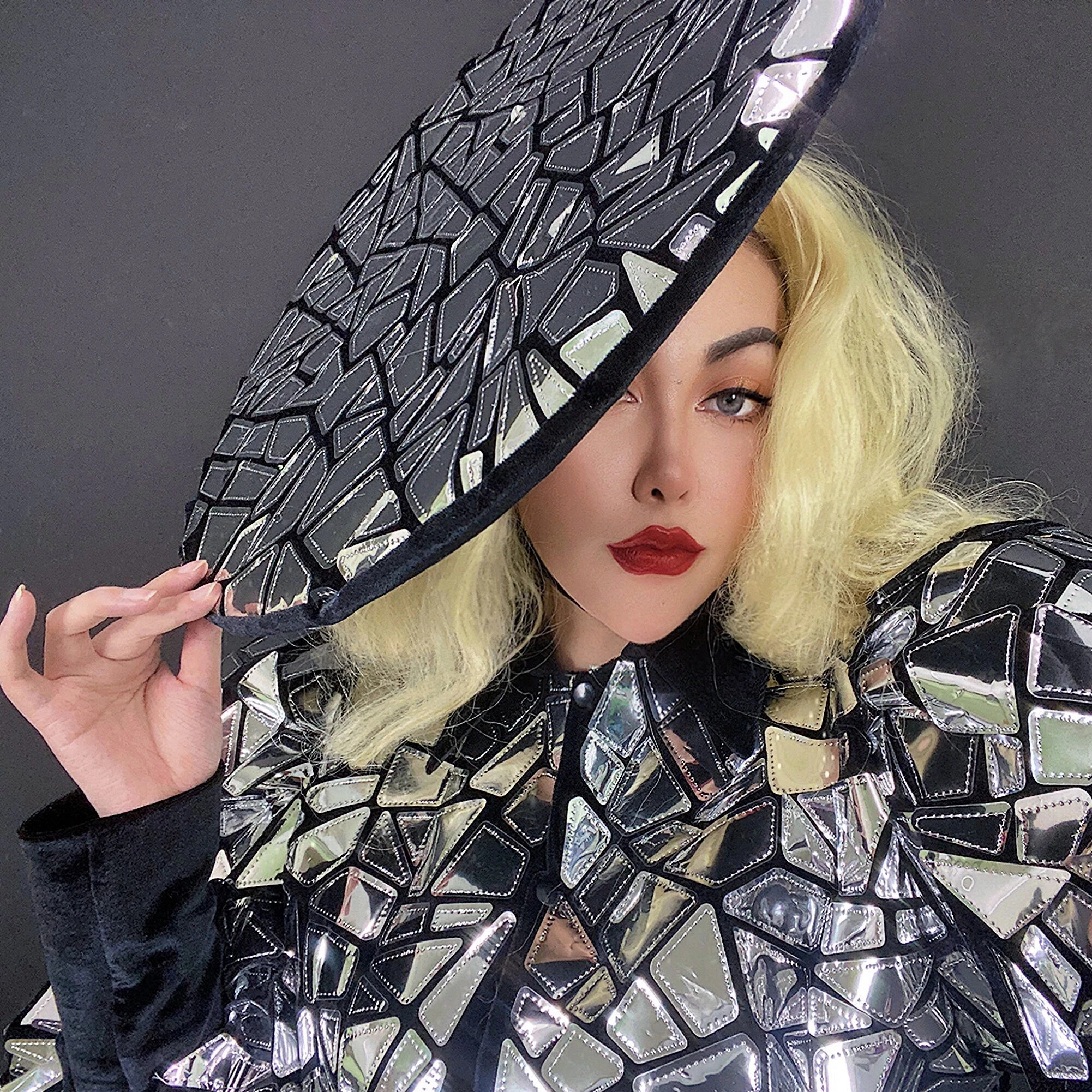 

Серебряная зеркальная куртка, короткая шапка, празднование дня рождения, набор одежды для бара, Женская танцевальная одежда, одежда для сцены, клуба