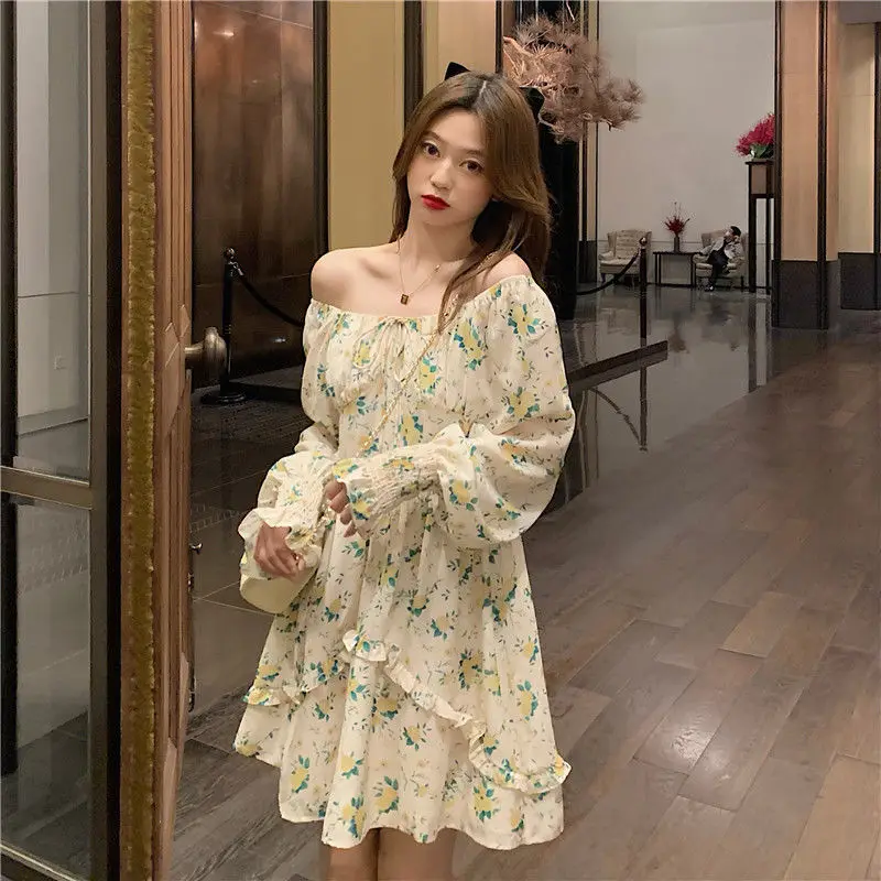 

One shoulder dress retro French autumn winter 2021 new broken flower lace up design sense of foreign style long sleeve skirt