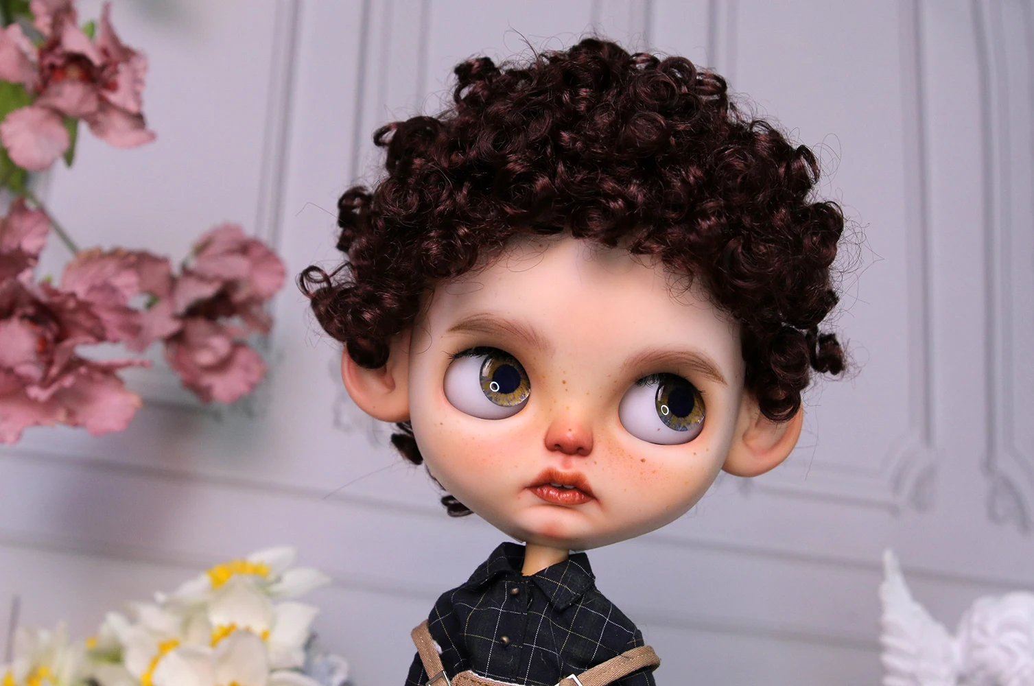 

Кукольные эмуляционные волосы Blythes подходят для стильного и прохладного 1/6 9-10insize имитации мохера с мини кудрявым шоколадным париком афро-волос