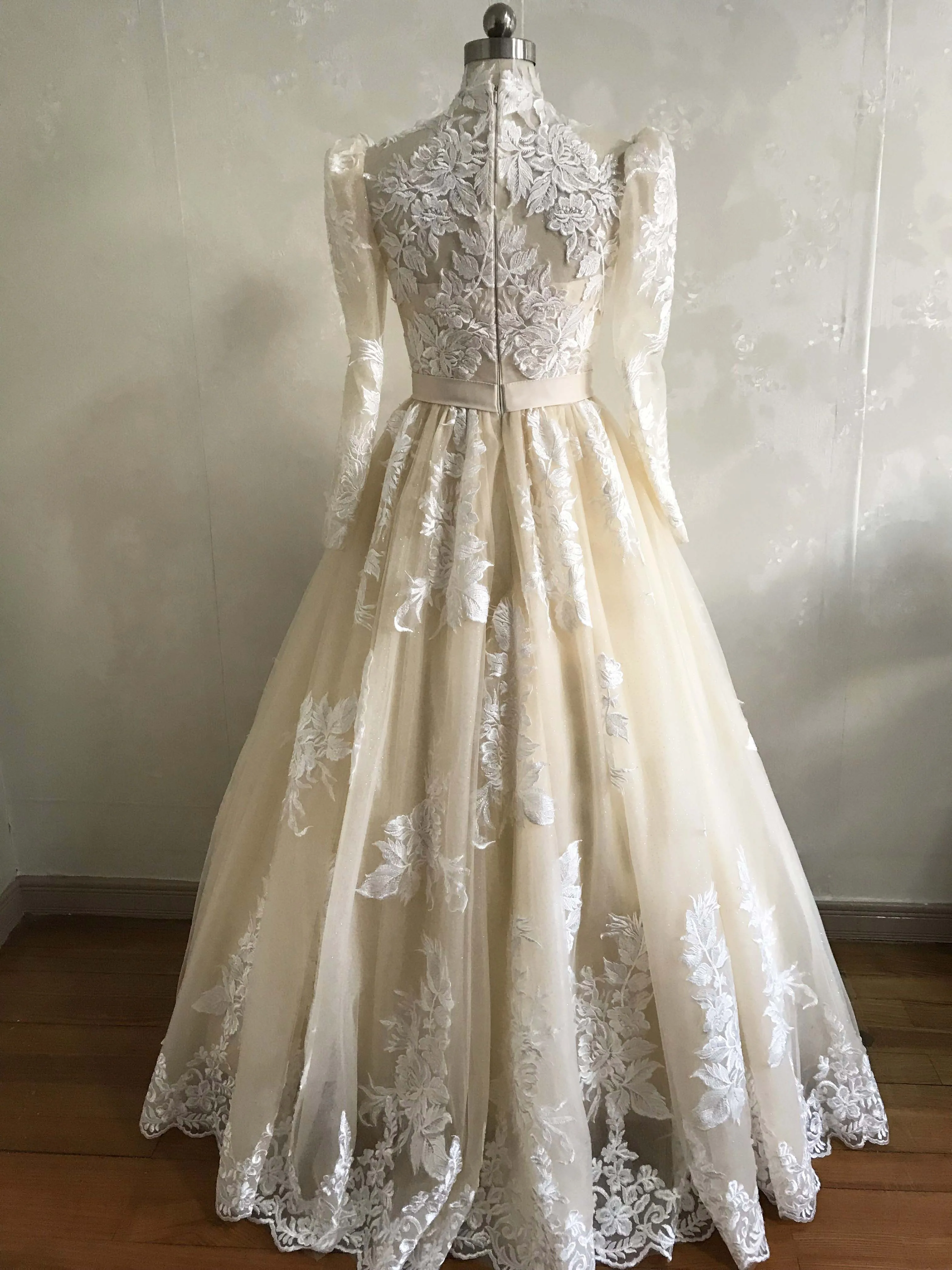 Vestido de novia de manga larga de encaje de cuello alto champán Vintage, línea A, longitud hasta el suelo, hada